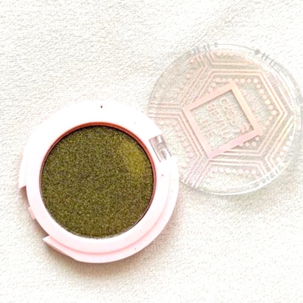 The Beauty Crop Eyeshadow in Halcyon